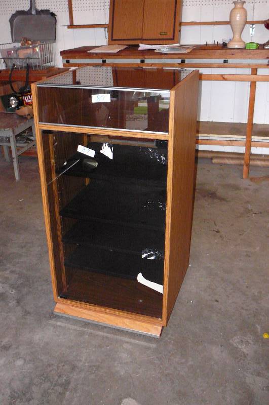 lot 87 image: Entertainment Stand