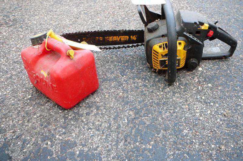 lot 100 image: Chainsaw