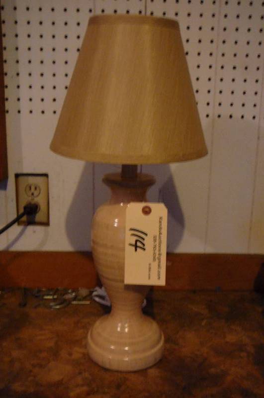 lot 114 image: Lamp