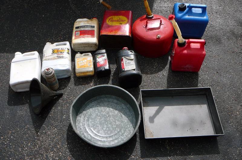 lot 119 image: Gas Cans etc