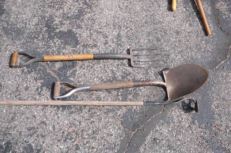 lot 123 image: Fork, shovel, hoe
