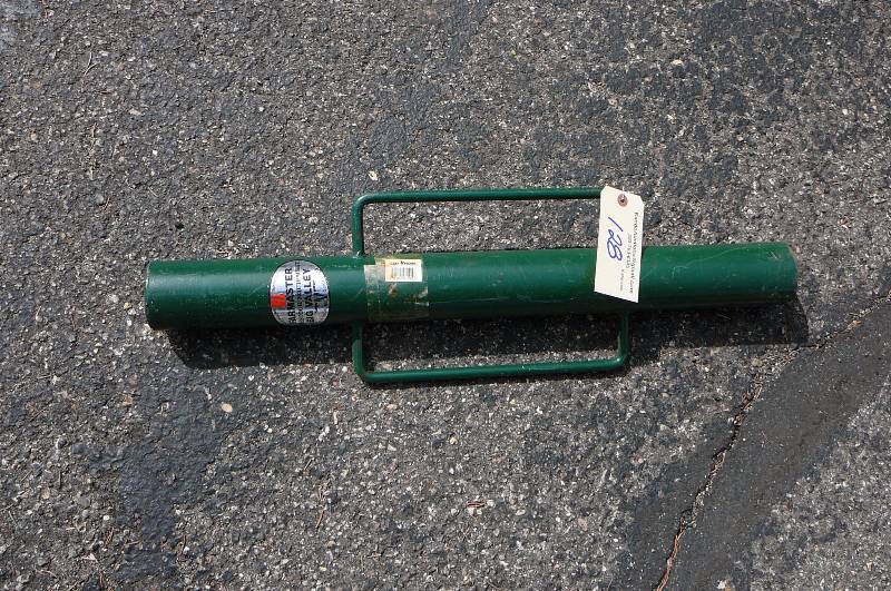 lot 128 image: Post hole driver