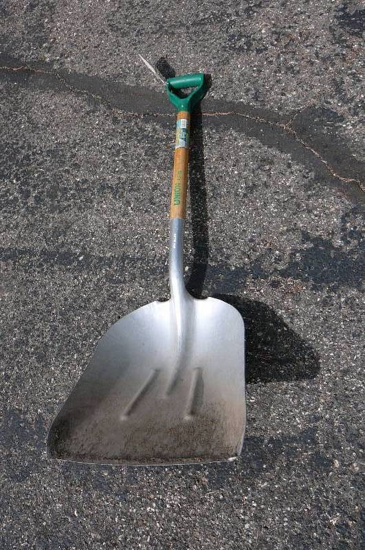 lot 130 image: Shovel