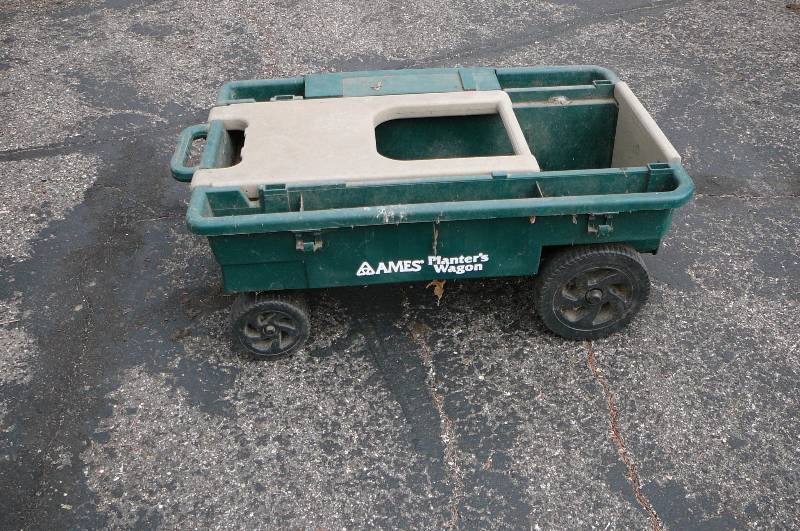 lot 159 image: Garden Wagon