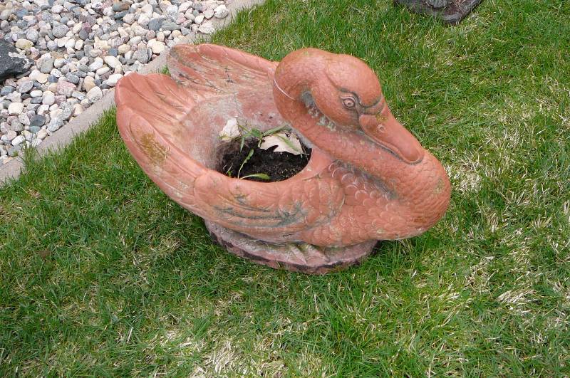 lot 177 image: Swan planter