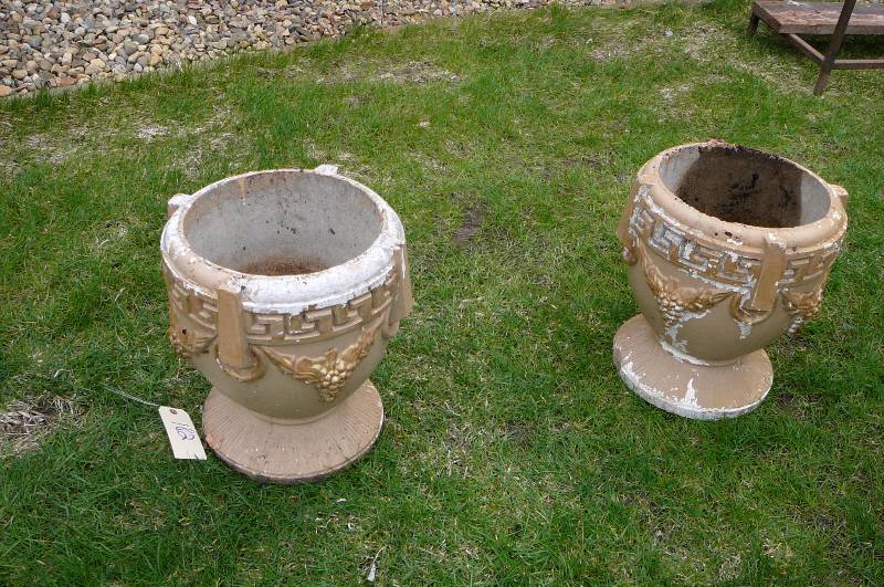 lot 182 image: Lot of Outdoor Planters