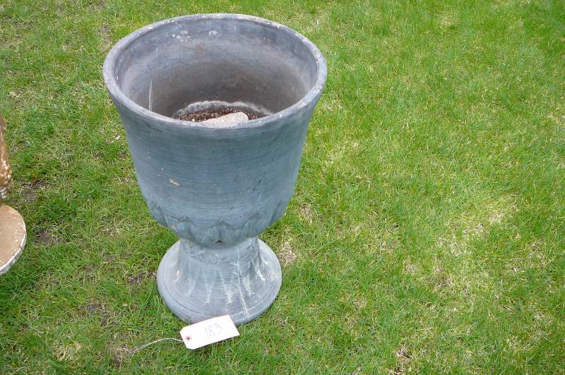 lot 183 image: Outdoor Planter