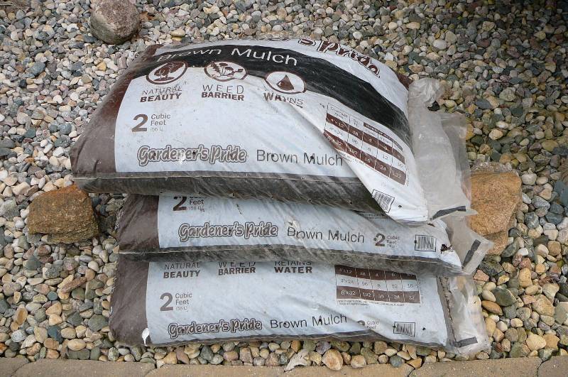 lot 188 image: Lot of Mulch