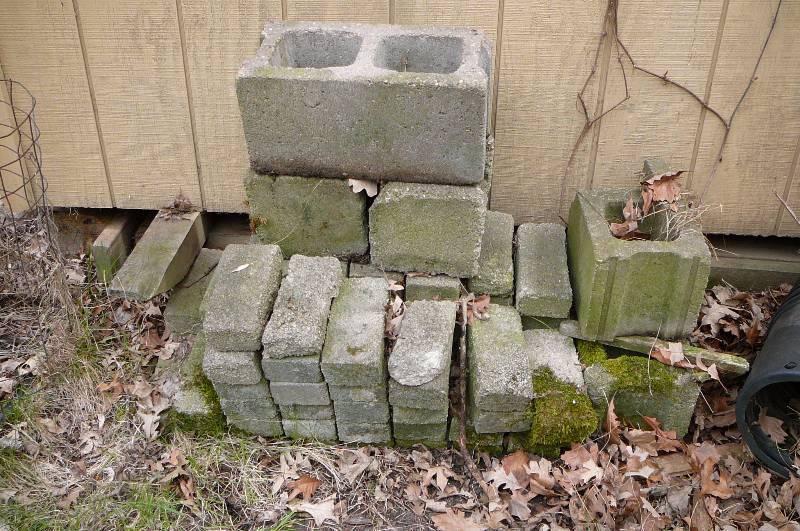 lot 191 image: Lot of misc. Bricks
