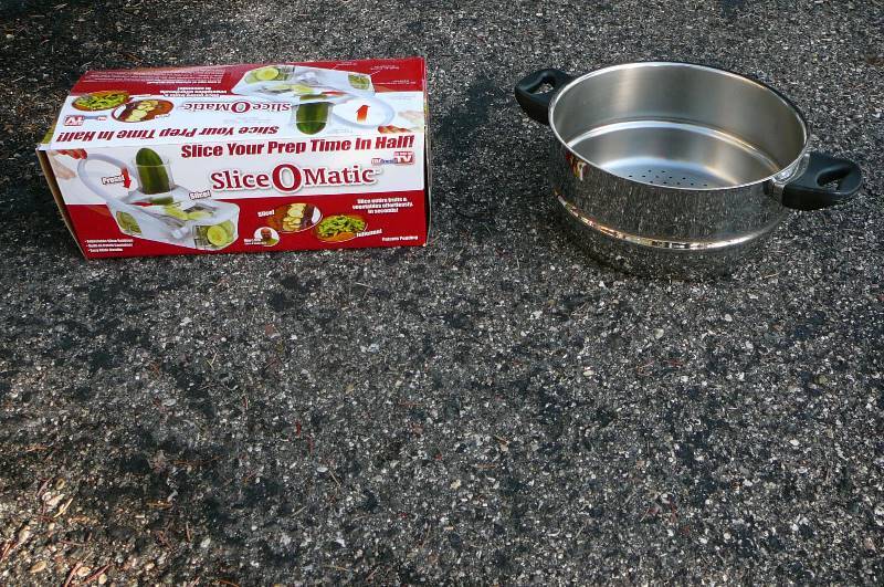 lot 201 image: Lot of Cooking Items