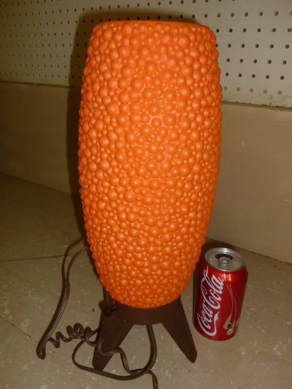 lot 7 image: Vintage Lamp