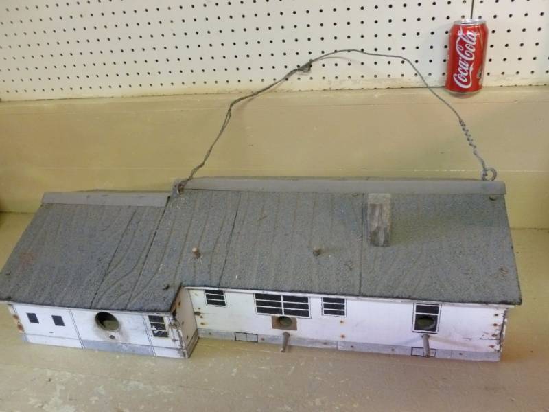 lot 11 image: Vintage Birdhouse