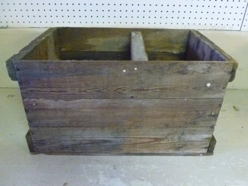 lot 28 image: Vintage Wooden Crate