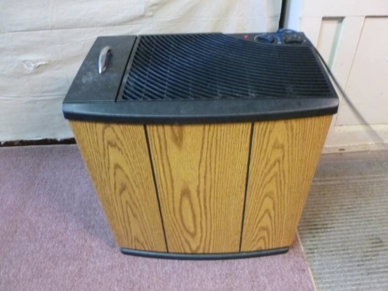 lot 29 image: Humidifier