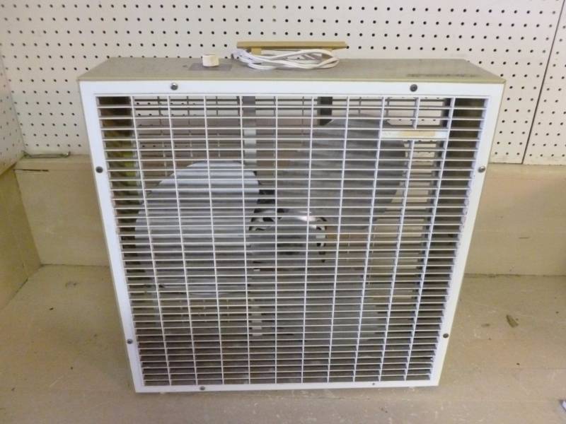 lot 30 image: Box Fan