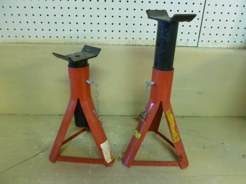 lot 41 image: Jack Stands