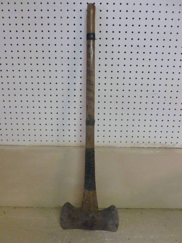 lot 43 image: Vintage Ax