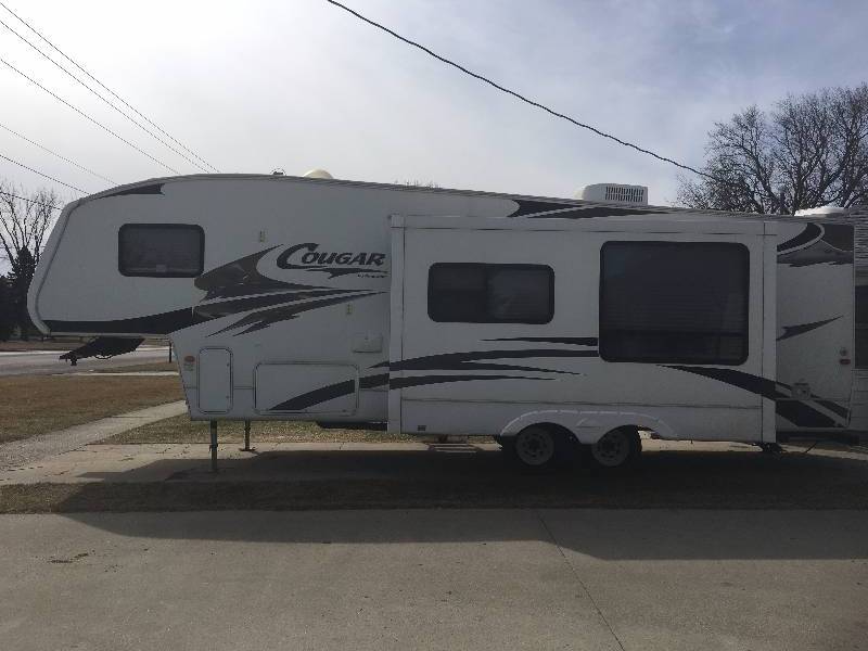 lot 1 image: 2006 Keystone Cougar 5th Wheel Series M-290EFS  29  foot