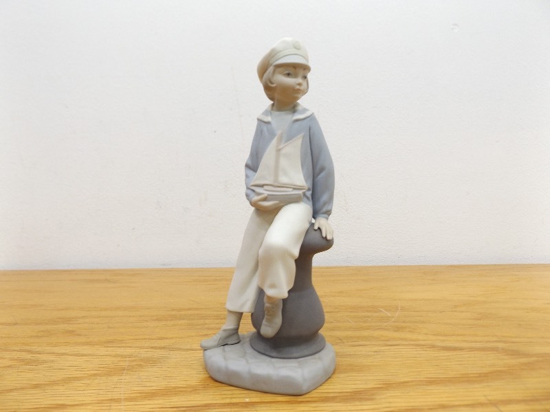 MINT Retired LLADRO #4810 Boy with Yacht Figurine