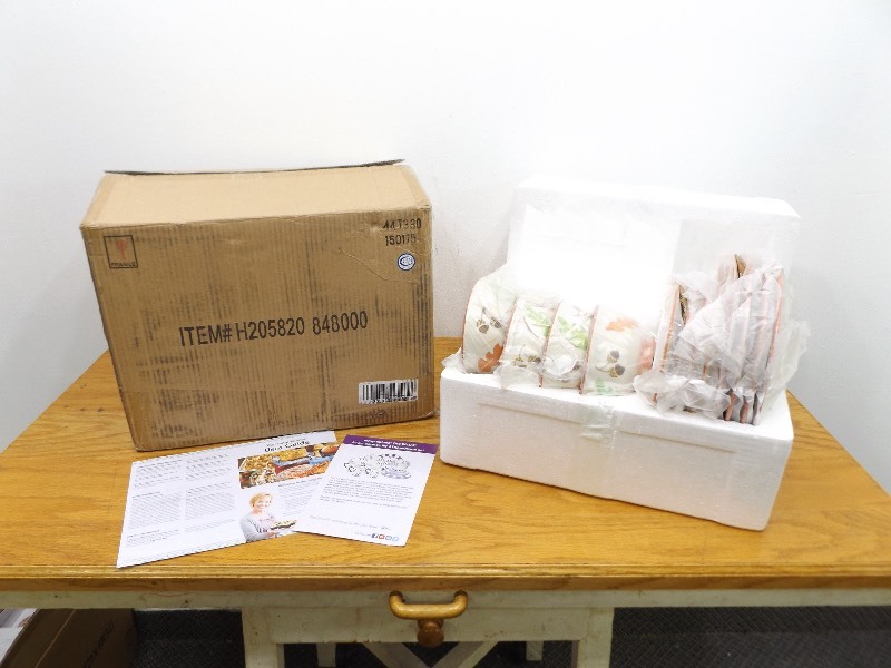 New in Box Temp-tations Old World 20 Piece4-Serving Dinnerware Set