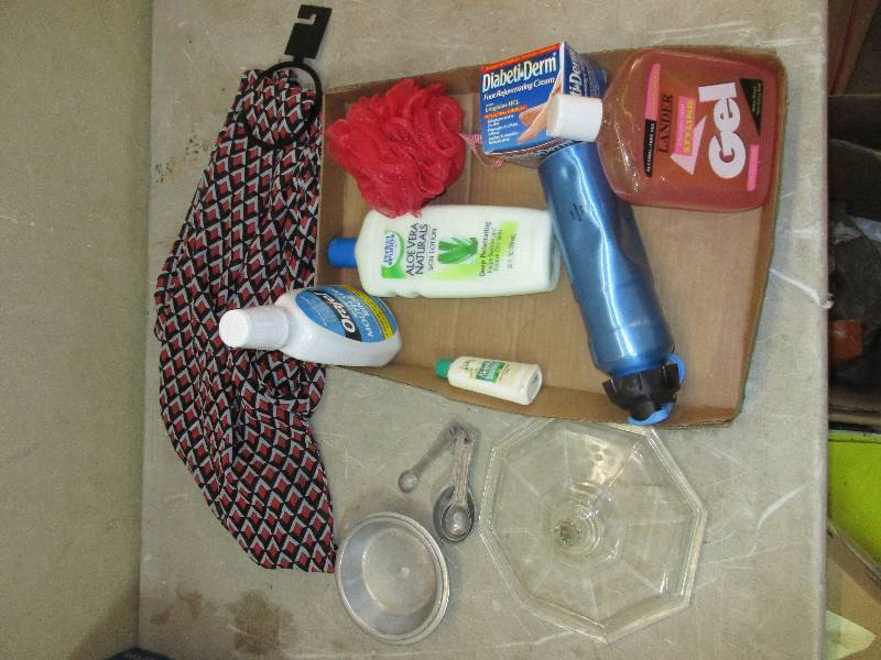 lot 11 image: misc lot - scarf - vintage measuring spoons
