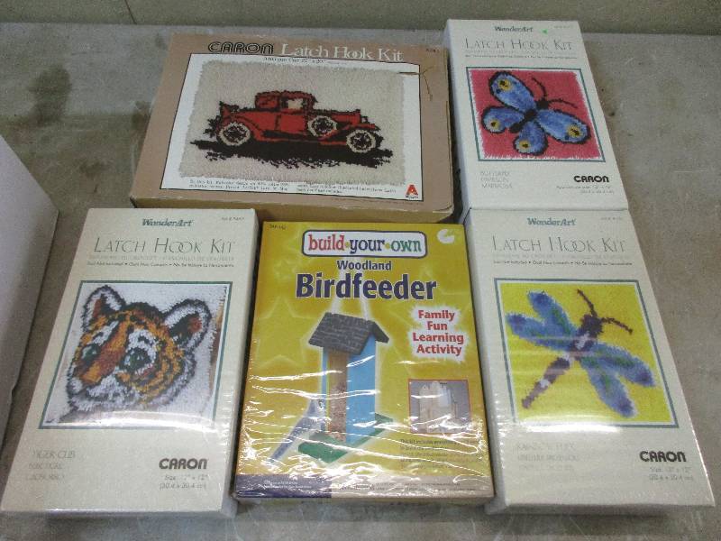 lot 17 image: 4 latch hook kits - new - build your own bird feeder - new