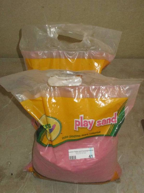 lot 41 image: 2 bags Crayola play sand - Pink