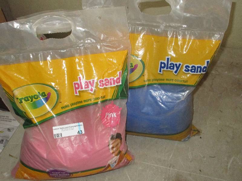 lot 43 image: 2 bags Crayola play sand - blue and pink