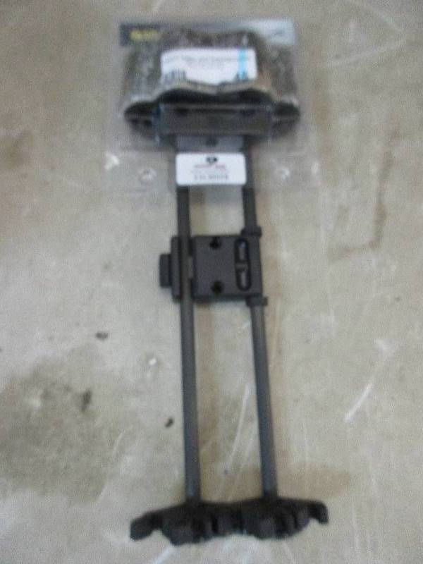 lot 45 image: mossy oak arrow holder