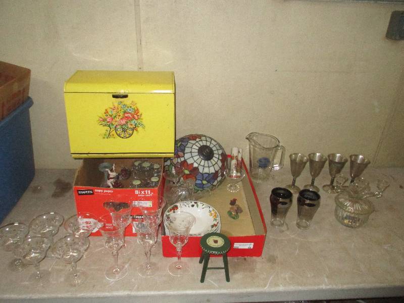 lot 48 image: vintage home decor and bread box - 2 boxes and bread box
