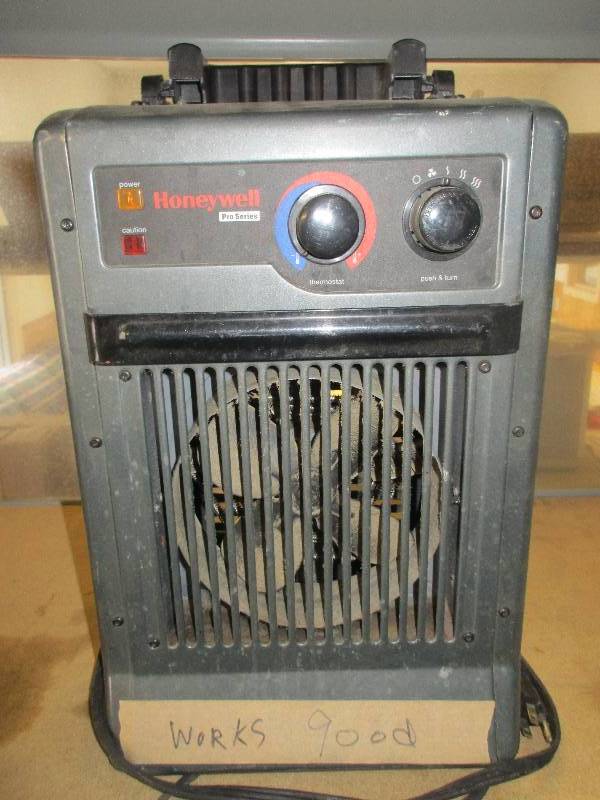 lot 55 image: electric heater - tested works good