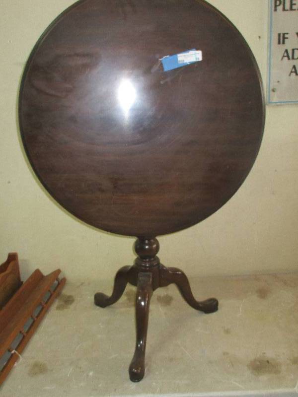 lot 59 image: table