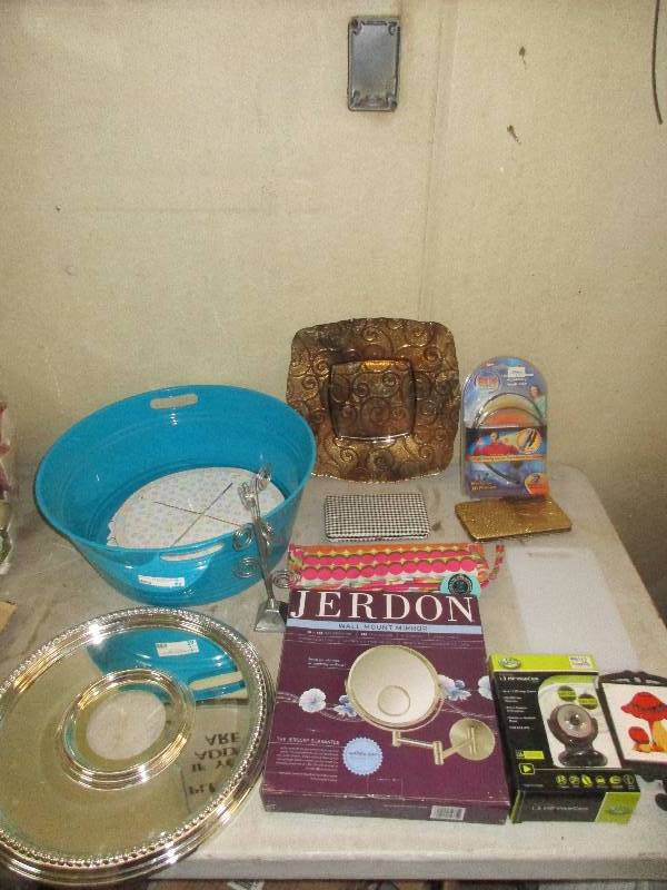 lot 73 image: misc lot house hold items