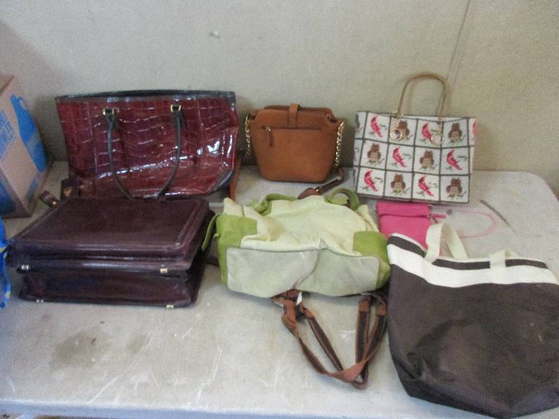 lot 80 image: purse and shopping bag lot