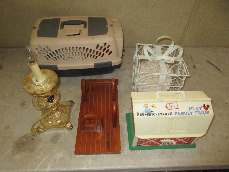lot 84 image: vintage toy - catsmall dog carrier -home decor