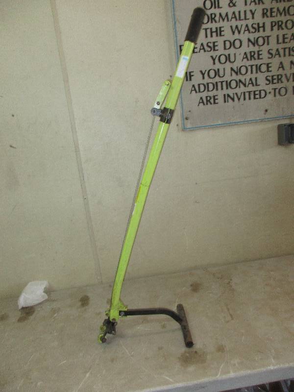 lot 92 image: leverage puller for small trees and shrubs