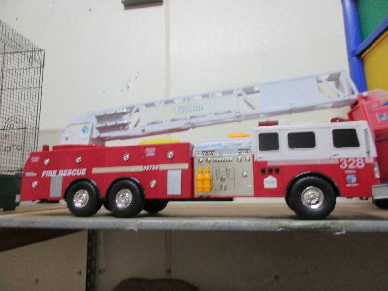 lot 111 image: Tonka fire truck