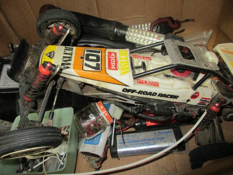 lot 113 image: RC car - battery powered - 3 led work lights
