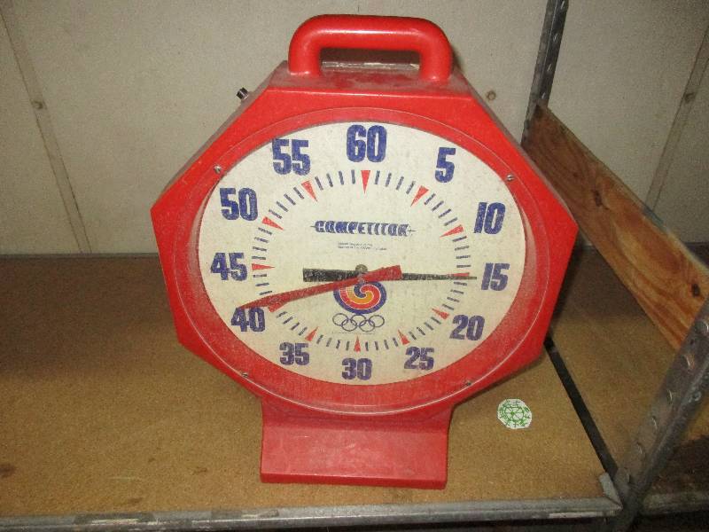 lot 114 image: competitor clock