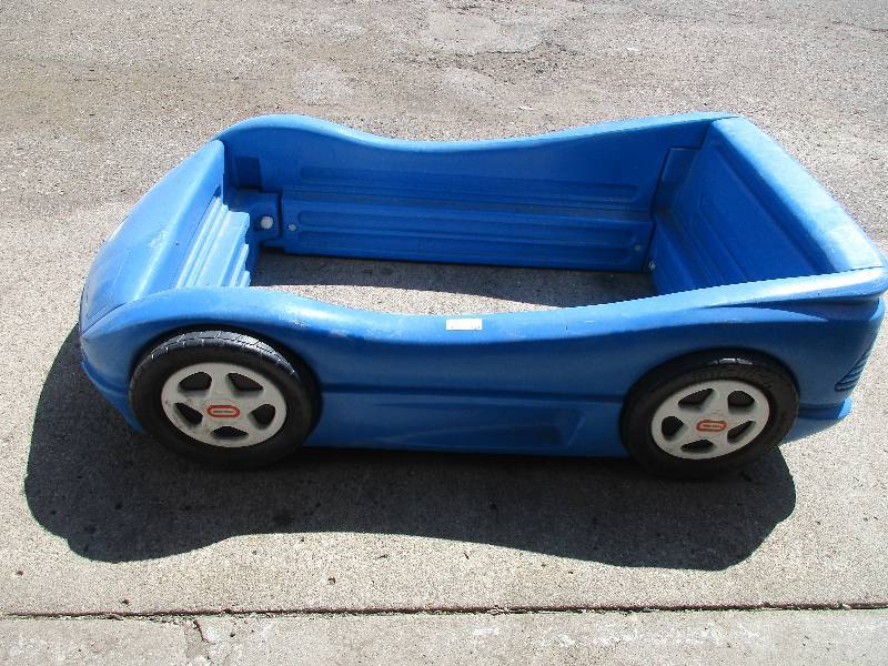 lot 121 image: little tikes race care bed