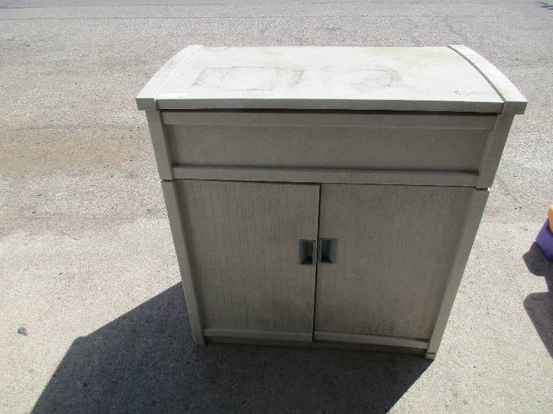 lot 124 image: outdoor storage bin