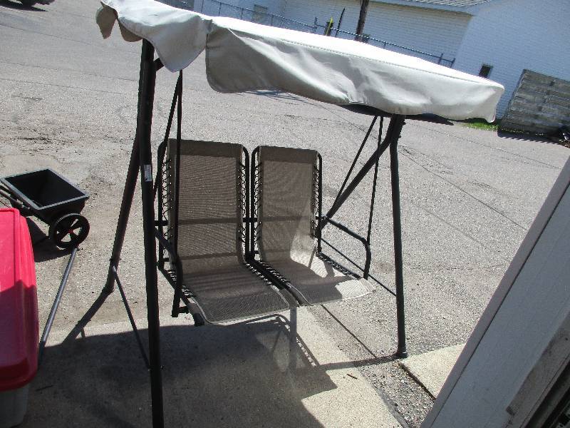 lot 128 image: 2 person swing - 5 pieces not assembled