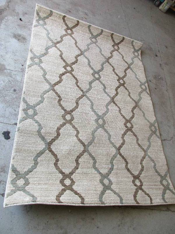 lot 133 image: 7 x 5 rug in good shape