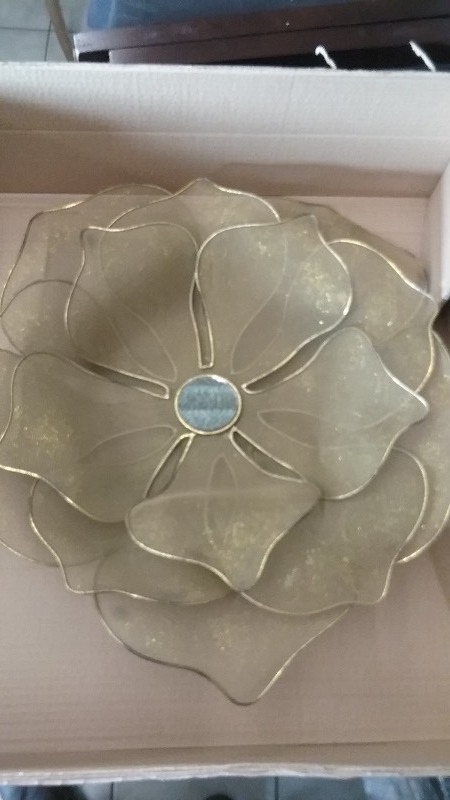 lot 9 image: Gold Metal Wall Decor Flower