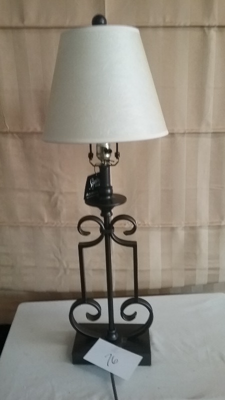 lot 77 image: 32 Table Lamp
