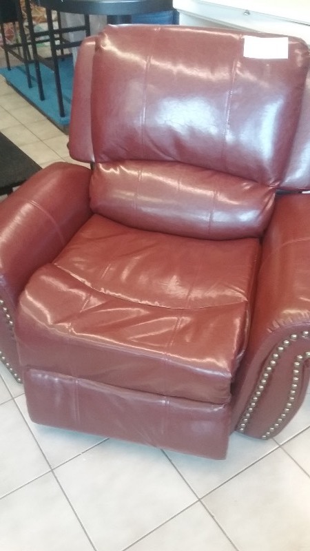 lot 29 image: Reclining Chair