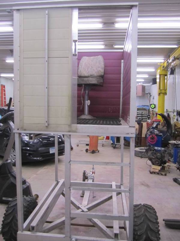 Deer stand, good condition, adjusti...