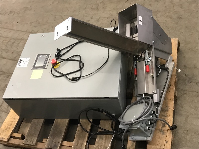 lot 8 image: Straub Model 137103 Commercial Link Feeder