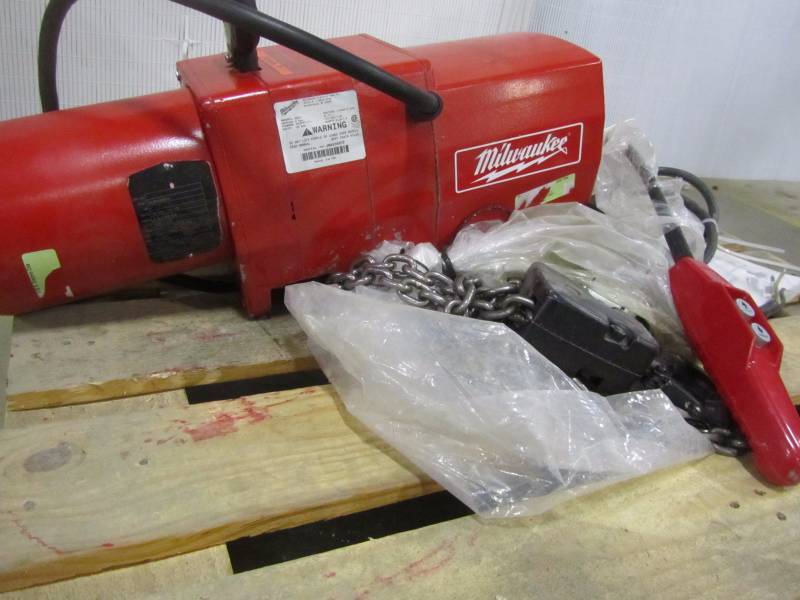 lot 4 image: Milwaukee 2 ton 10 electric chain hoist