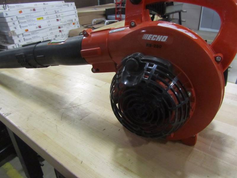 lot 48 image: Echo 165 mph 391 cfm 25.4 cc gas handheld blower vac